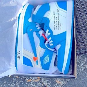 Jordan 1’s off white UNC SIZE 11